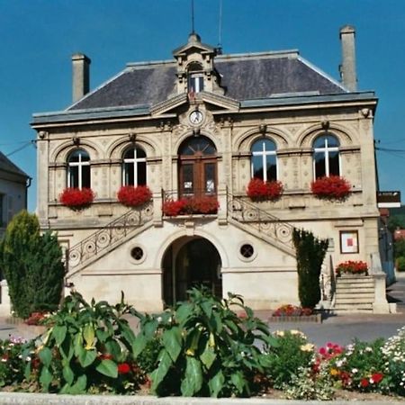 Au Coeur De Bruyeres Apartment ภายนอก รูปภาพ