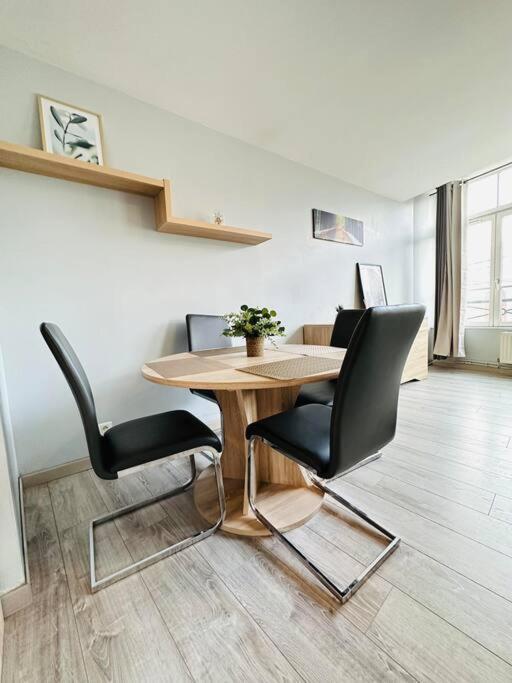 Au Coeur De Bruyeres Apartment ภายนอก รูปภาพ