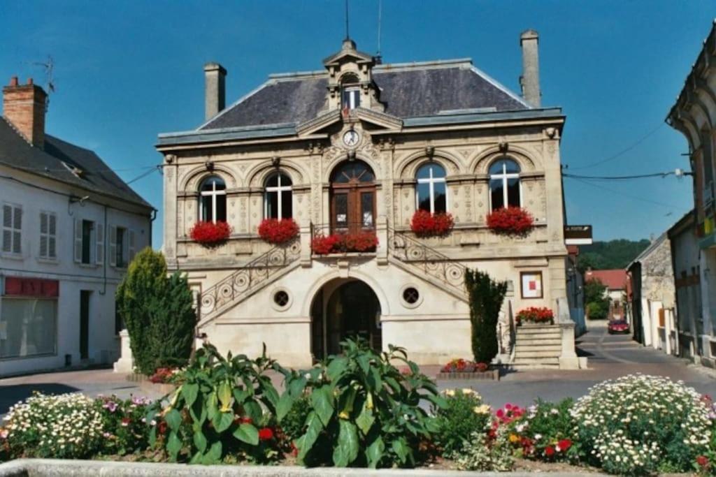 Au Coeur De Bruyeres Apartment ภายนอก รูปภาพ